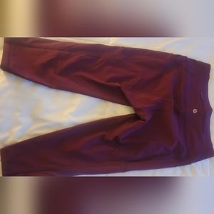 Lululemon size 6 maroon cropped leggings
